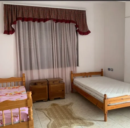 Tirane, jepet me qera apartament 2+1 Kati 2, 150 m² 500 € (PORCELAN)