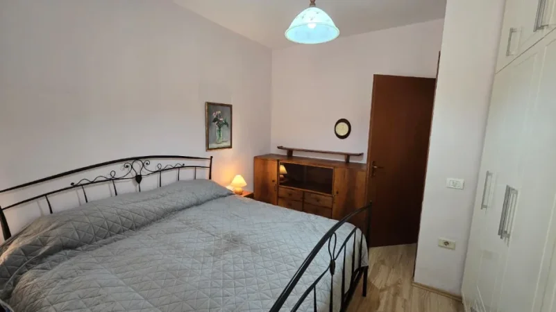 Tirane, jepet me qera apartament 2+1 Kati 5, 107 m² 750 € (Stadiumi Dinamo)