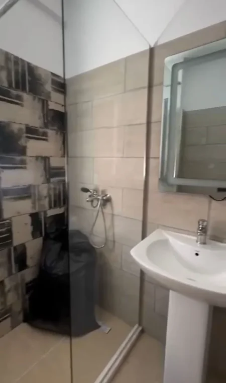 Tirane, jepet me qera apartament 1+1 Kati 3, 67 m² 550 € (Selite)