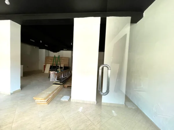 Durres, jepet me qera dyqan Kati 0, 90 m² 600 € (Rruga Abaz Çelkupa, Durres)