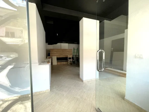 Durres, jepet me qera dyqan Kati 0, 90 m² 600 € (Rruga Abaz Çelkupa, Durres)