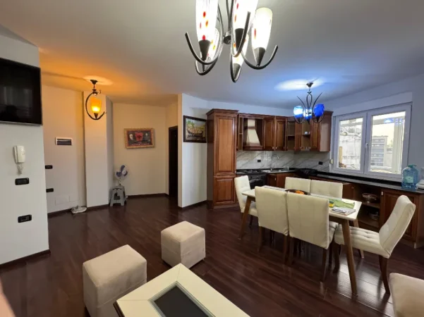 Tirane, jepet me qera apartament 2+1+Aneks+Ballkon Kati 5, 90 m² 900 € (sheshi wilson)