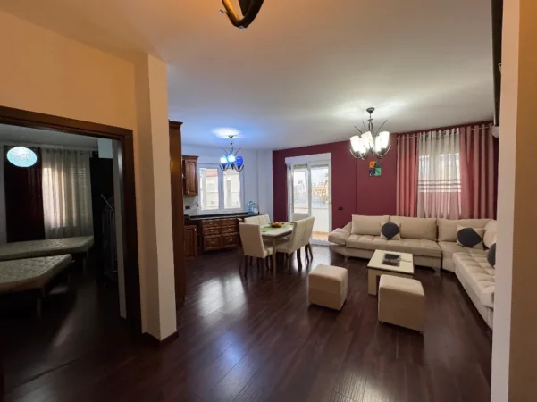 Tirane, jepet me qera apartament 2+1+Aneks+Ballkon Kati 5, 90 m² 900 € (sheshi wilson)