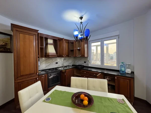 Tirane, jepet me qera apartament 2+1+Aneks+Ballkon Kati 5, 90 m² 900 € (sheshi wilson)