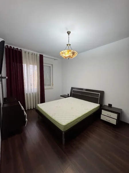 Tirane, jepet me qera apartament 2+1+Aneks+Ballkon Kati 5, 90 m² 900 € (sheshi wilson)