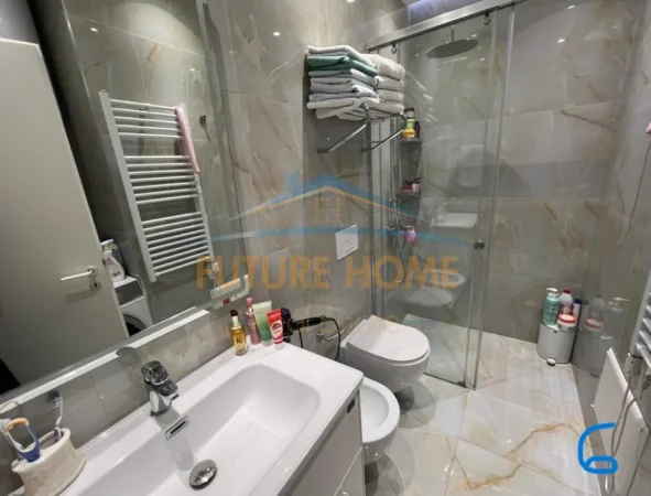 Tirane, shitet apartament 2+1+2+2 Poste Parkimi+Ballkon Kati 5, 87 m² 270.000 € (Kompleksi Magnet)