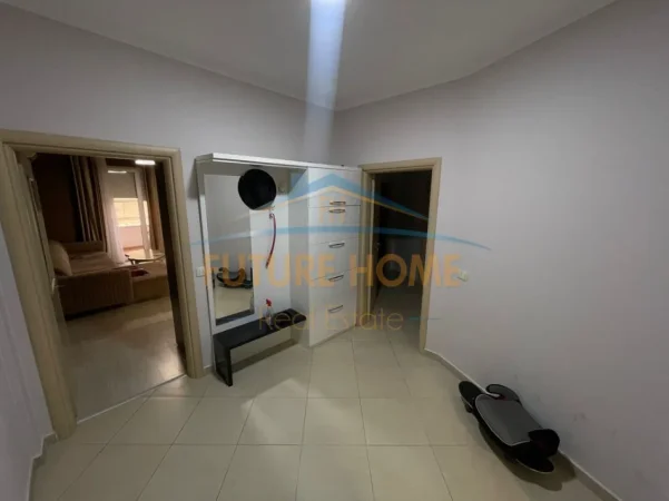 Tirane, jepet me qera apartament 2+1 , 119 m² 650 € (kopshti botanik)