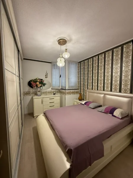 Tirane, jepet me qera apartament 2+1 Kati 7, 1.000 € (Bllok)