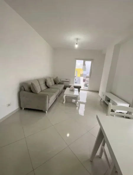 Tirane, jepet me qera apartament 1+1 Kati 7, 96 m² 415 € (Rruga Gryka e Kacanikut)