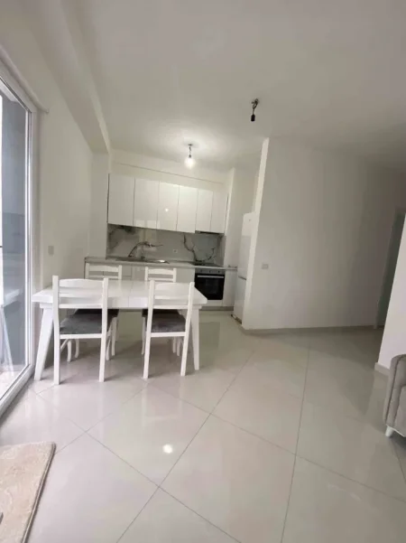 Tirane, jepet me qera apartament 1+1 Kati 7, 96 m² 415 € (Rruga Gryka e Kacanikut)