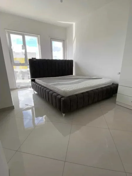 Tirane, jepet me qera apartament 1+1 Kati 7, 96 m² 415 € (Rruga Gryka e Kacanikut)