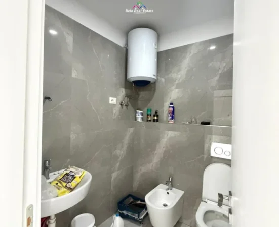 Tirane, jepet me qera zyre Kati 3, 102 m² 620 € (Rruga Kongresi i Manastirit)