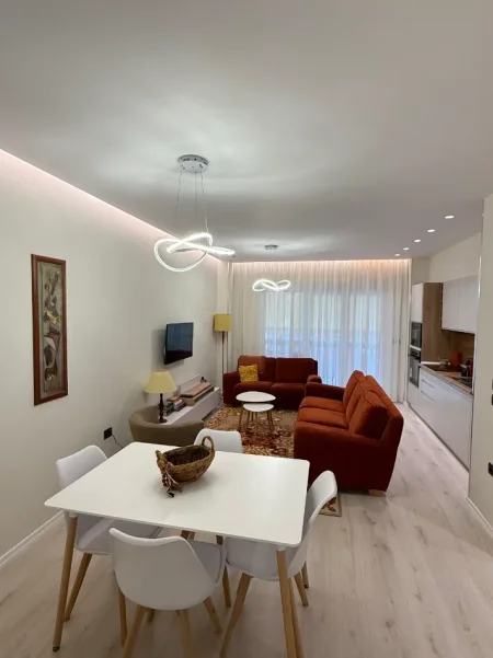 Tirane, jepet me qera apartament 1+1 , 75 m² 750 € (BLLOKU)