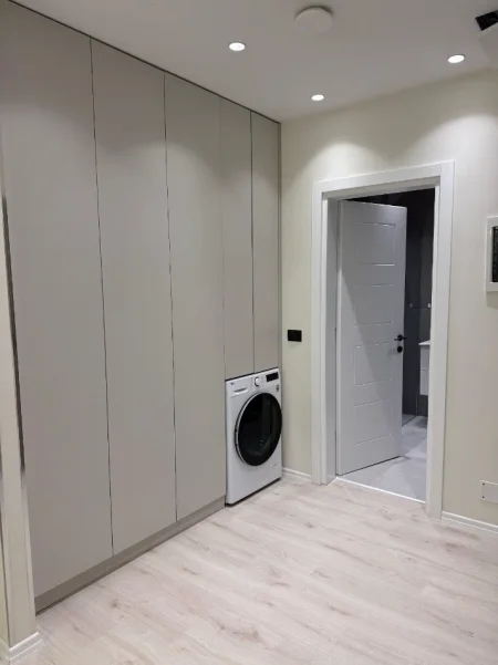 Tirane, jepet me qera apartament 1+1 , 75 m² 750 € (BLLOKU)