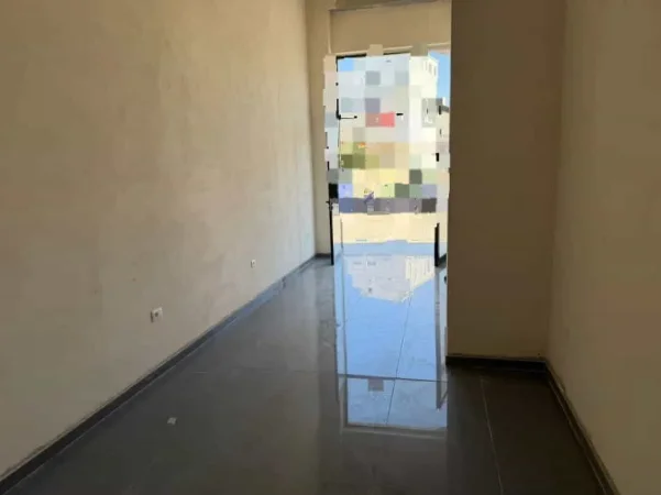 Tirane, jepet me qera dyqan Kati 0, 32 m² 500 € (Astir)