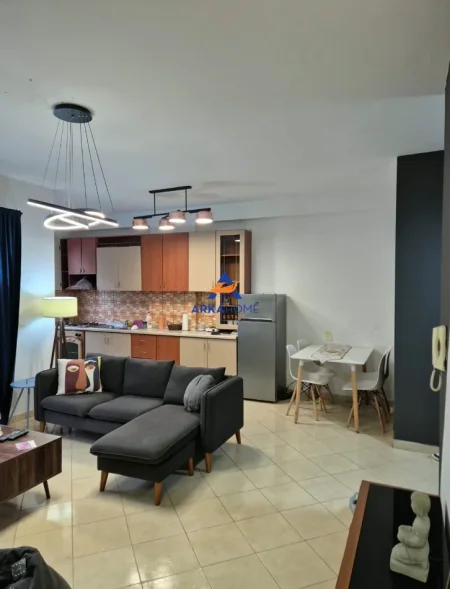 Tirane, jepet me qera apartament 2+1+Ballkon Kati 2, 90 m² 520 € 