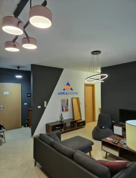 Tirane, jepet me qera apartament 2+1+Ballkon Kati 2, 90 m² 520 € 