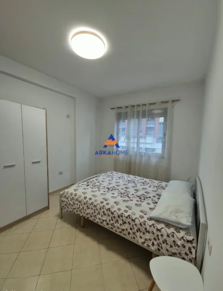 Tirane, jepet me qera apartament 2+1+Ballkon Kati 2, 90 m² 520 € 