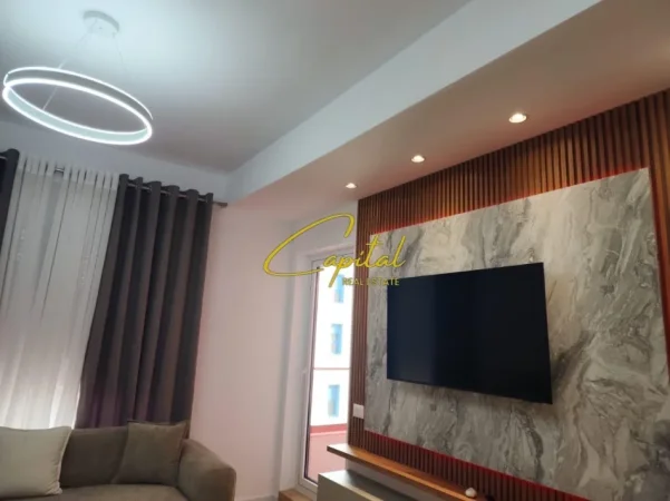 Tirane, jepet me qera apartament 1+1 Kati 4, 62 m² 500 € (ALI DEMI)