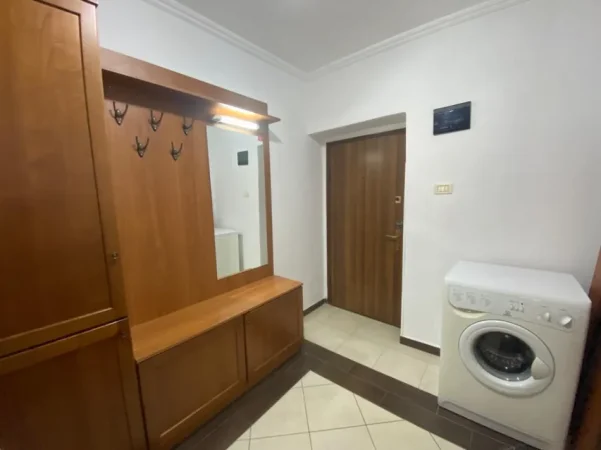 Tirane, jap me qera apartament 1+1 Kati 3, 500 € (Rruga Emil Lëgrand)