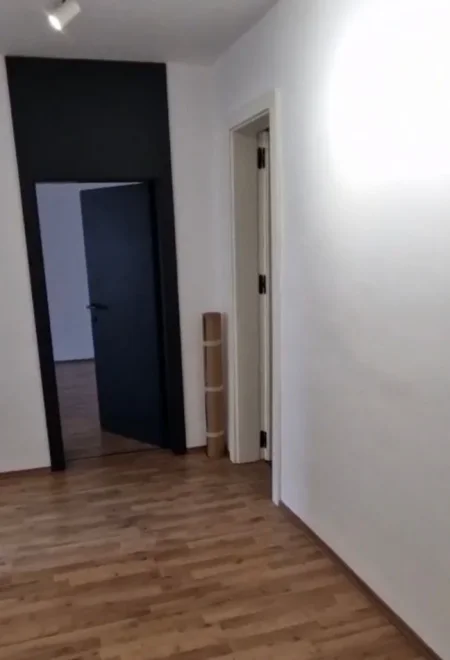 Tirane, jepet me qera zyre Kati 1, 96 m² 1.200 € (BLLOK)