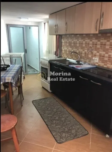 Tirane, jepet me qera shtepi 1+1 Kati 1, 60 m² 450 € (Komuna e Parisit)