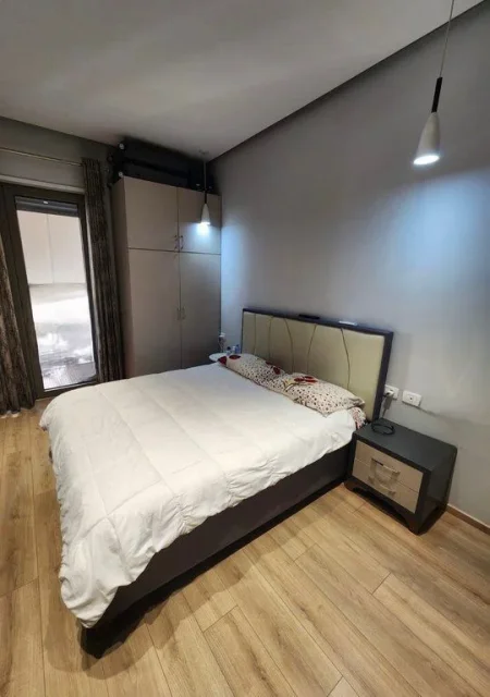 Tirane, jepet me qera apartament 1+1+Ballkon Kati 4, 75 m² 950 € (Delijorgji)