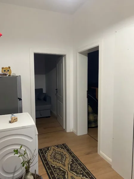 Tirane, jepet me qera shtepi 1+1+Ballkon Kati 1, 70 m² 400 € (Rruga Isuf Balta, Jordan Misja)