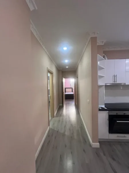 Tirane, jepet me qera apartament 3+1+Ballkon Kati 2, 138 m² 550 € (Fresk)