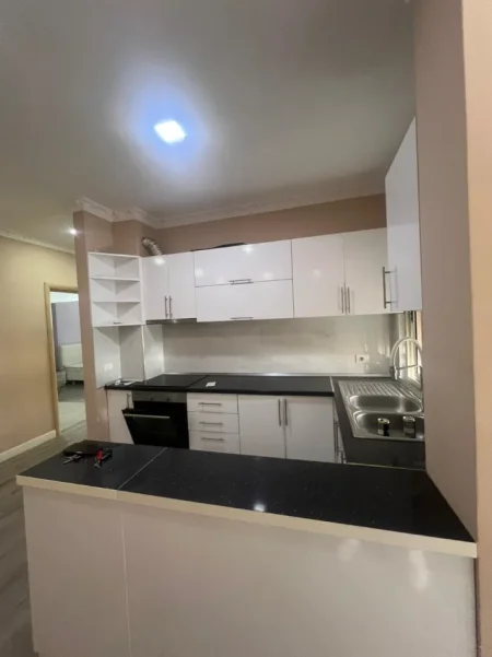 Tirane, jepet me qera apartament 3+1+Ballkon Kati 2, 138 m² 550 € (Fresk)