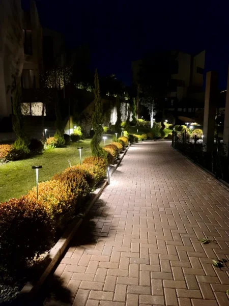 Tirane, jepet me qera Vile 3 Katshe , 275 m² 5.000 € 