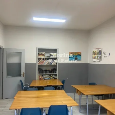 Tirane, jepet me qera ambjent biznesi Kati 3, 102 m² 1.000 € (Sheshi Willson)