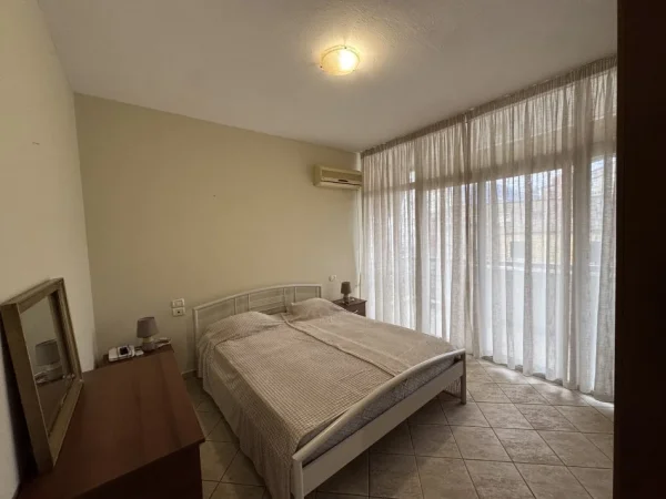 Tirane, jepet me qera apartament 1+1 Kati 3, 65 m² 550 € (Bar Britaniku ,Ish Tregu Elektrik)