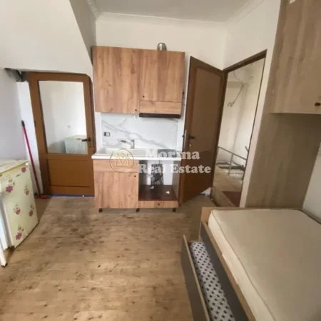 Tirane, jepet me qera garsonier Kati 2, 30 m² 220 € (Astir)