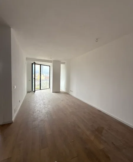 Tirane, jepet me qera ambjent biznesi Kati 4, 75 m² 600 € (Mine Peza)