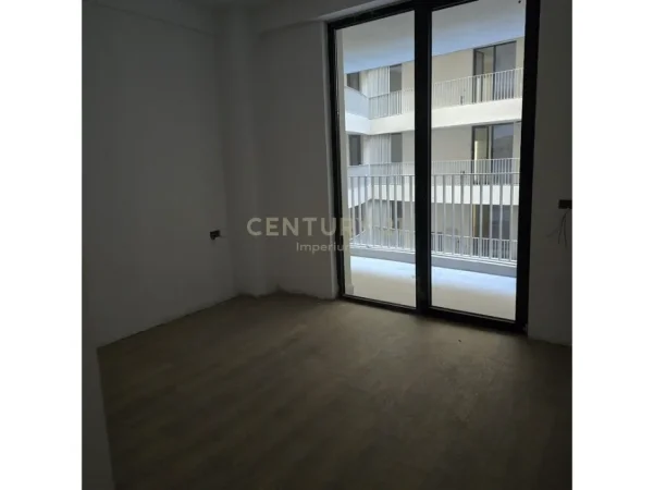 Tirane, jepet me qera 2+1 Kati 3, 116 m² 1.100 € (Mine Peza)