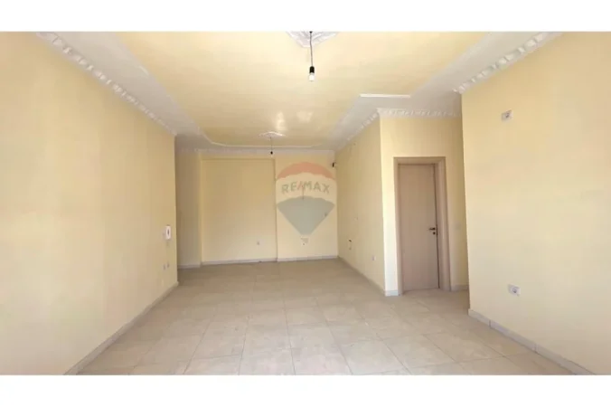 Vlore, shitet apartament 1+1 Kati 12, 114.000 € 