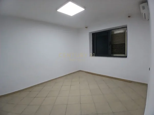 Tirane, jepet me qera apartament 1+1 Kati 2, 60 m² 600 € (Ministria e Arsimit)