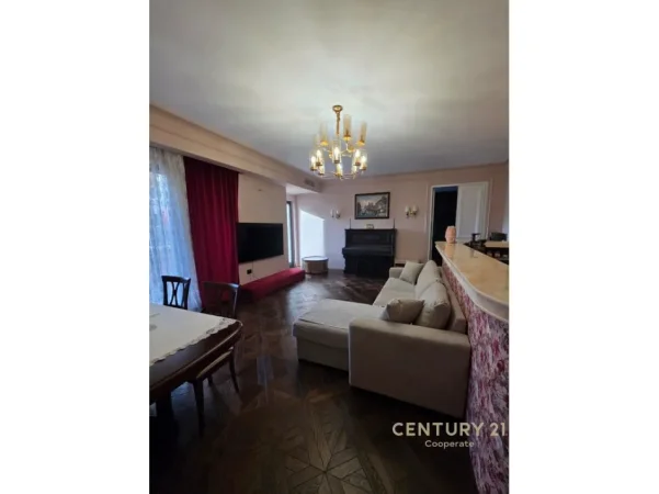 Tirane, jepet me qera 1+1 , 136 m² 1.500 € (Bardhok BIBA)