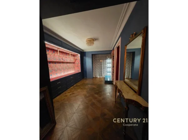 Tirane, jepet me qera 1+1 , 136 m² 1.500 € (Bardhok BIBA)