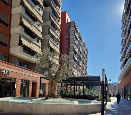 Tirane, jepet me qera ambjent biznesi Kati 6, 576 m² 10.000 € (Kompleksi Delijorgji)