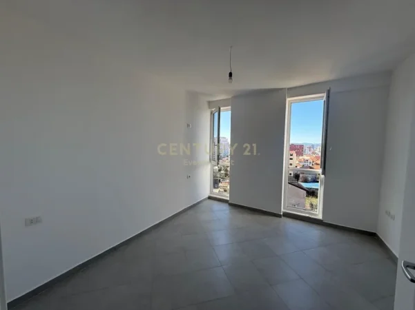 Tirane, jepet me qera apartament 2+1 , 87 m² 500 € (Rruga e Dibres)