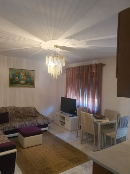 Tirane, jepet me qera apartament 1+1 Kati 6, 62 m² 400 € (Rr.qemal stafa)