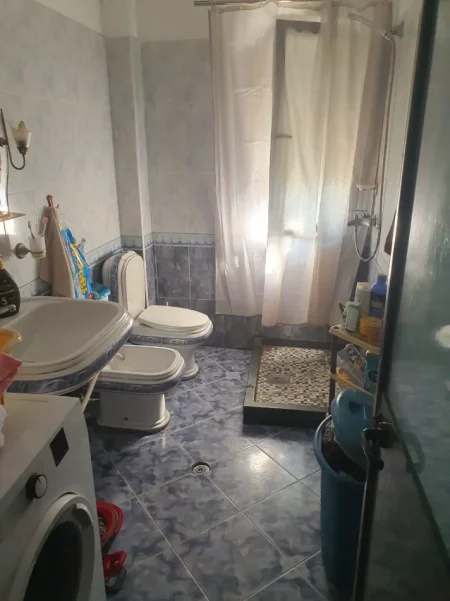 Tirane, jepet me qera apartament 1+1 Kati 6, 62 m² 400 € (Rr.qemal stafa)