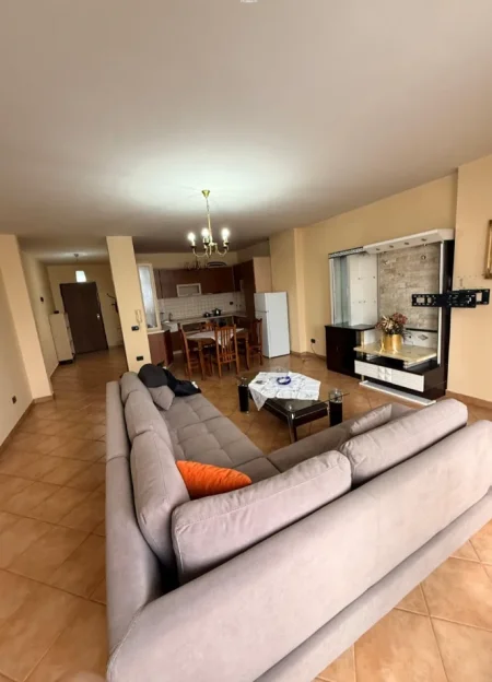 Tirane, jepet me qera apartament 2+1 Kati 10, 120 m² 700 € (Rruga e Kavajes)