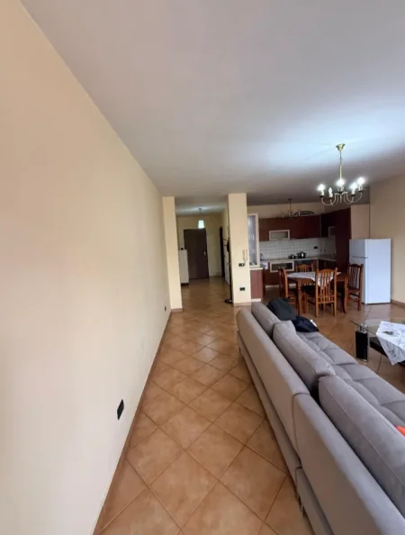 Tirane, jepet me qera apartament 2+1 Kati 10, 120 m² 700 € (Rruga e Kavajes)