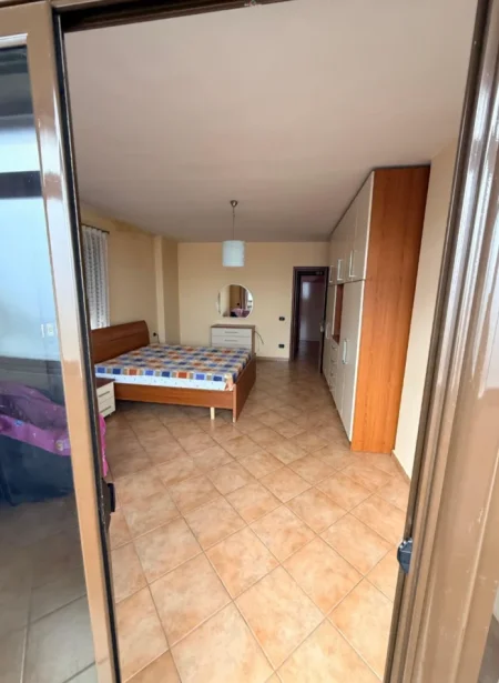 Tirane, jepet me qera apartament 2+1 Kati 10, 120 m² 700 € (Rruga e Kavajes)