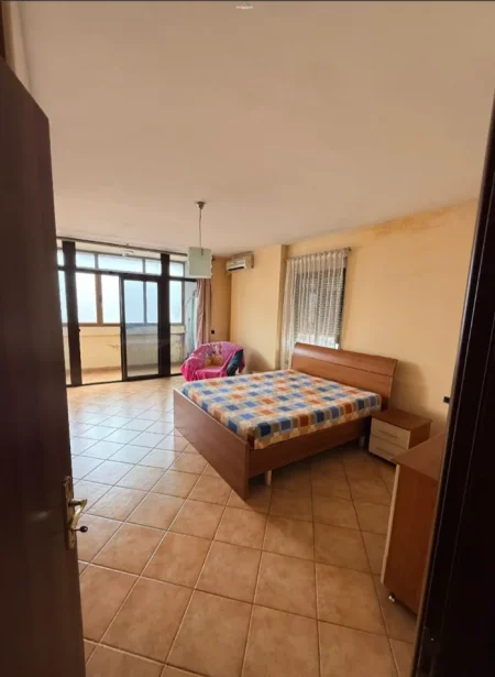 Tirane, jepet me qera apartament 2+1 Kati 10, 120 m² 700 € (Rruga e Kavajes)