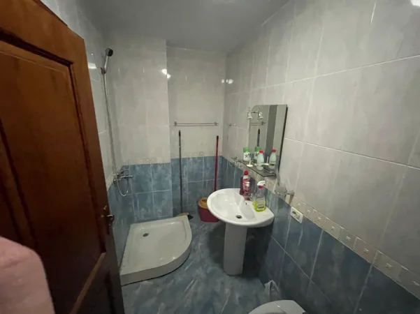 Shqiperi, jepet me qera apartament 2+1+Ballkon Kati 4, 113 m² 800 € (Liqeni i Thatë)