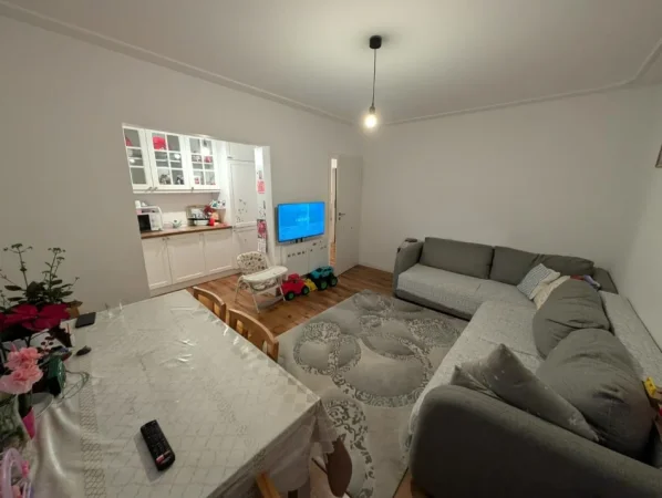 Tirane, shitet apartament 2+1 Kati 3, 75 m² 175.000 € (rruga kavajes)